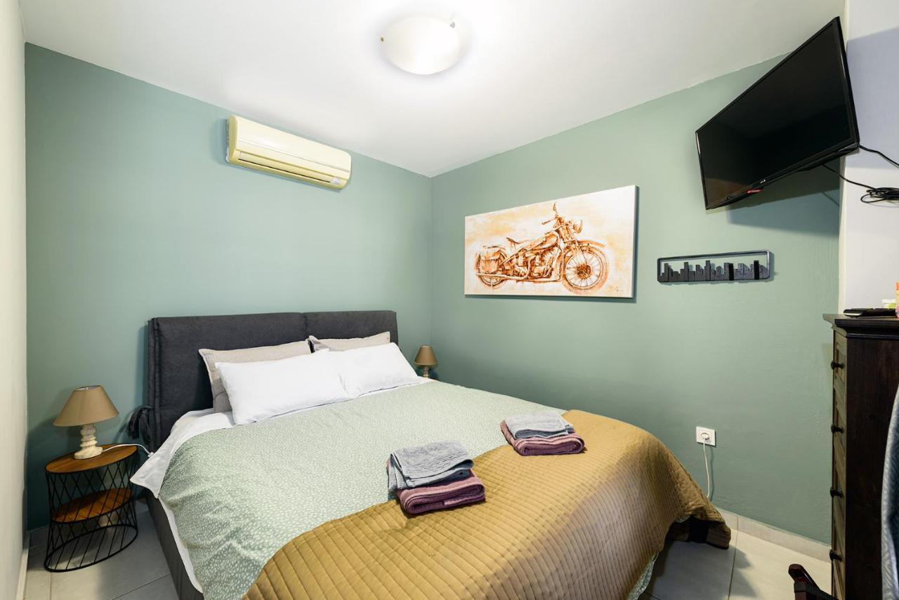 Patras' Hitech Apartment Extérieur photo